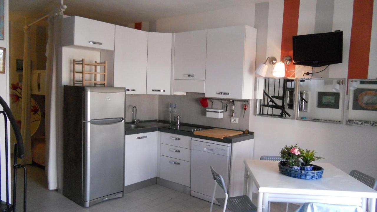 Nicola'S Apartments Марина ди Кампо Екстериор снимка